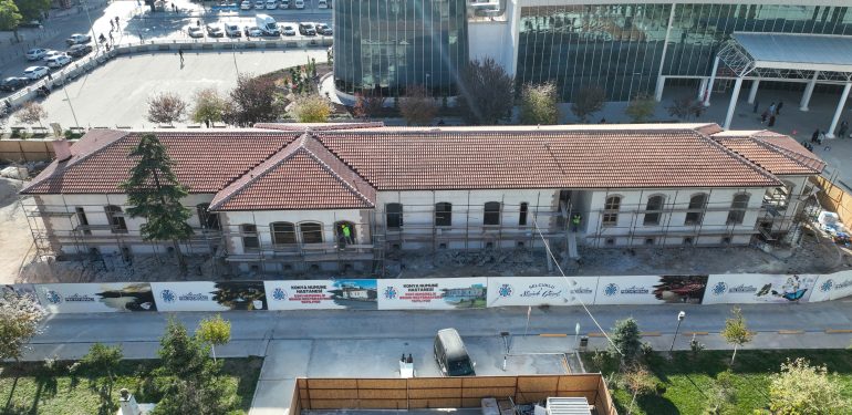 Tarihi hemşirelik binası restorasyonu devam ediyor