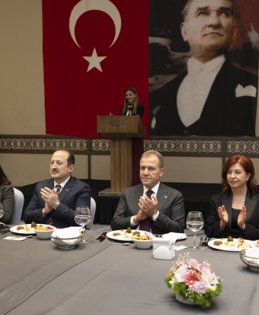 BAŞKAN SEÇER VE MERAL SEÇER; MERSİN VALİSİ PEHLİVAN İÇİN DÜZENLENEN ‘VEDA YEMEĞİ’NE KATILDI (5)